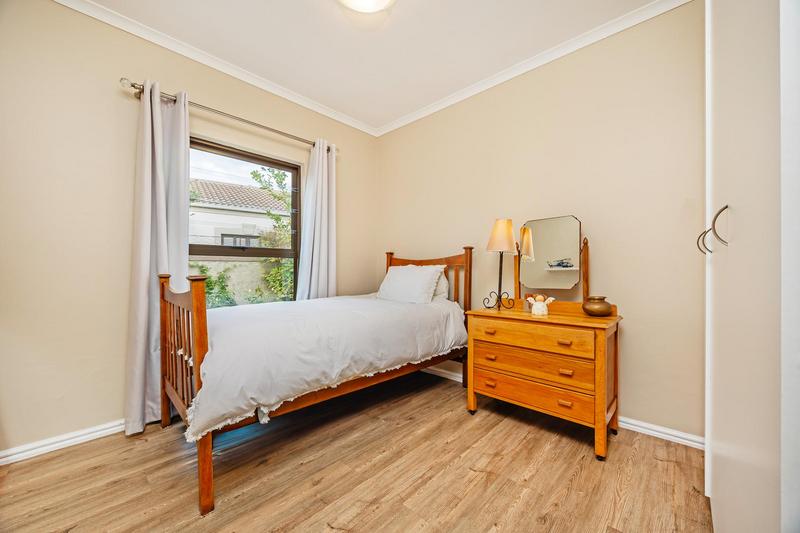 3 Bedroom Property for Sale in Uitzicht Western Cape
